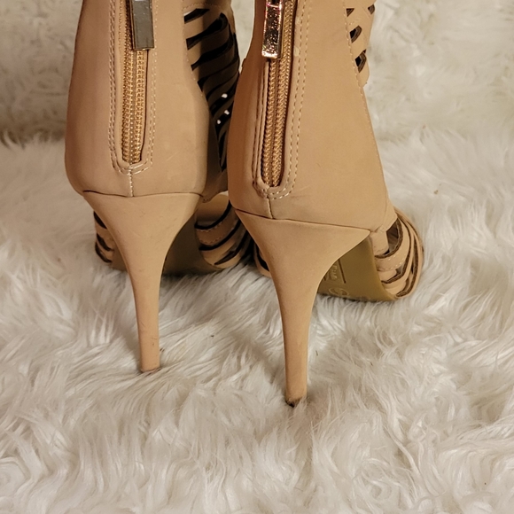 Anne Michelle Peep Toe Heel - Picture 4 of 4